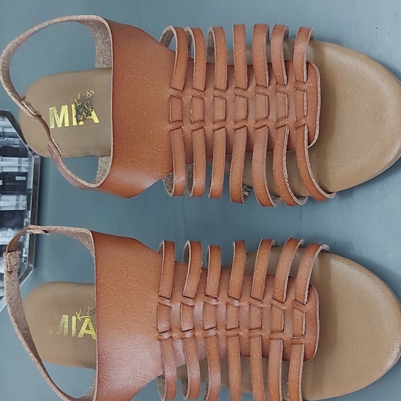 Mia Kids sandals - Picture 1 of 3